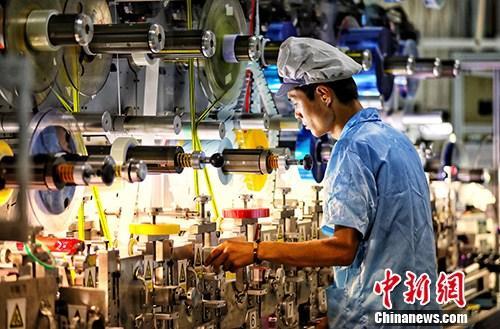 圖為江蘇鹽城一家企業(yè)內(nèi)的生產(chǎn)景象。<a target='_blank' ><p  align=