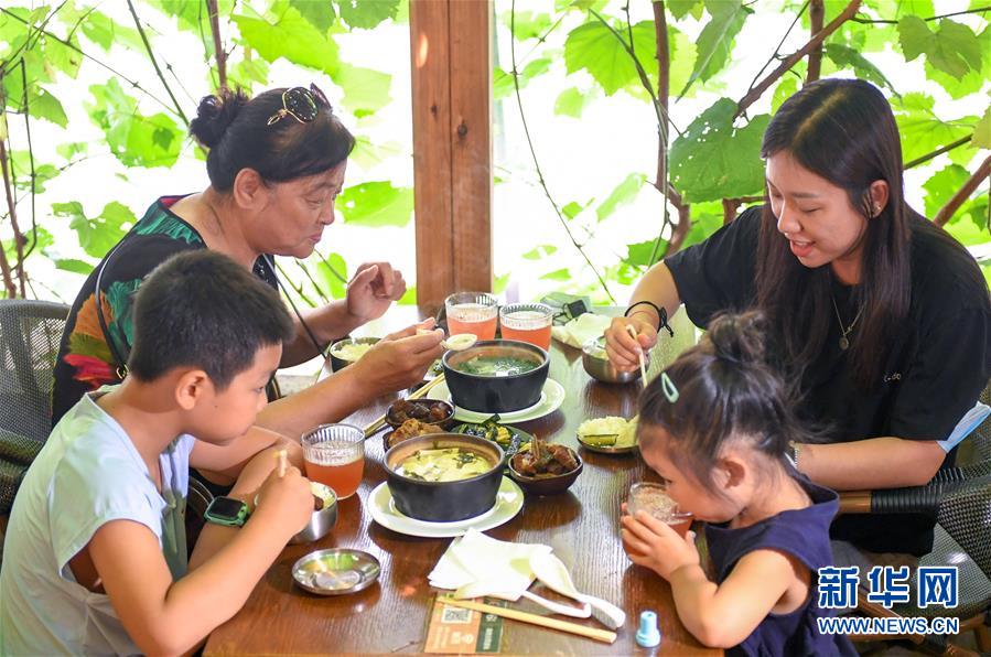 （在習近平新時代中國特色社會主義思想指引下——新時代新作為新篇章·習近平總書記關切事·圖文互動）（6）珍惜盤中餐，狠剎浪費風——各地積極行動堅決制止餐飲浪費