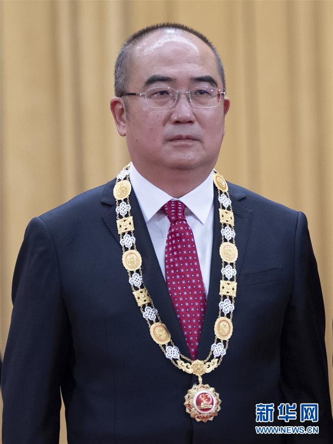 （抗疫先進事跡·圖文互動）（1）張定宇：疫情“暴風眼”里，“漸凍”之軀與時間賽跑
