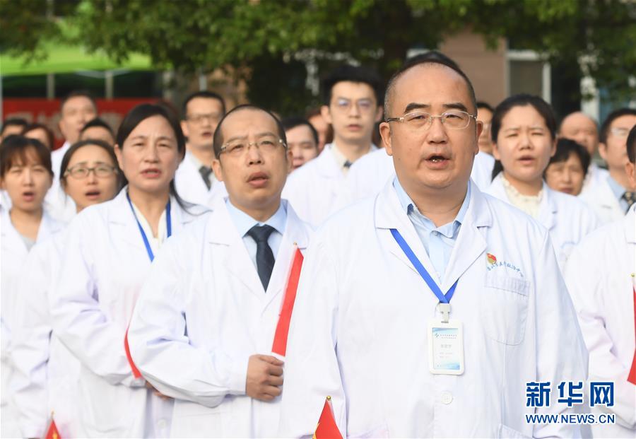 （抗疫先進事跡·圖文互動）（2）張定宇：疫情“暴風眼”里，“漸凍”之軀與時間賽跑