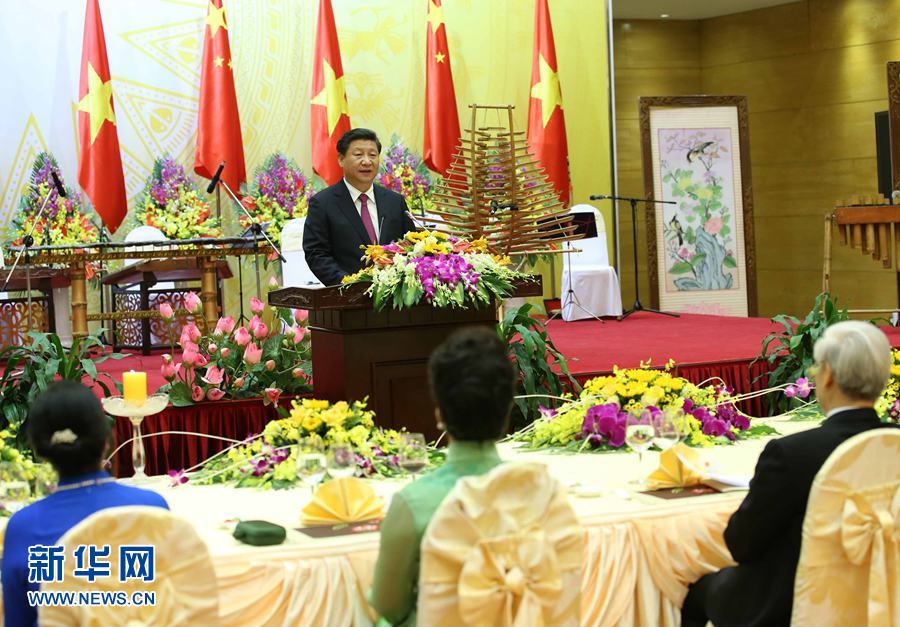 11月5日，中共中央總書記、國家主席習近平和夫人彭麗媛出席越共中央總書記阮富仲和越南國家主席張晉創在河內國際會議中心舉行的盛大歡迎晚宴。新華社記者 龐興雷 攝 