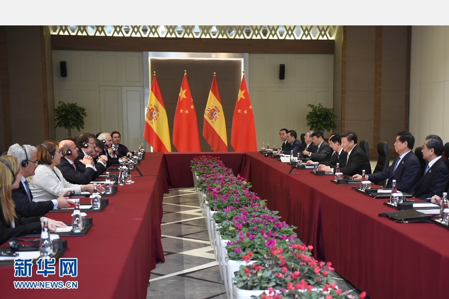 11月16日，國家主席習近平在土耳其安塔利亞會見西班牙首相拉霍伊。 新華社記者 張鐸 攝