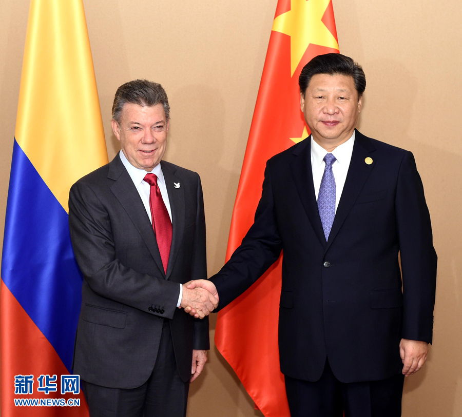 11月18日，國(guó)家主席習(xí)近平在菲律賓馬尼拉會(huì)見哥倫比亞總統(tǒng)桑托斯。 新華社記者 饒愛民 攝