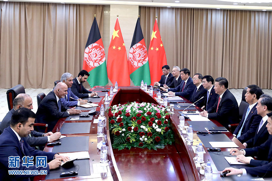 6月8日，國(guó)家主席習(xí)近平在哈薩克斯坦首都阿斯塔納會(huì)見阿富汗總統(tǒng)加尼。 新華社記者 丁林 攝