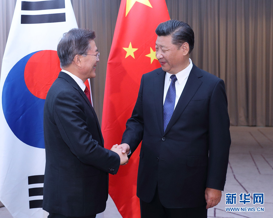 7月6日，國家主席習(xí)近平在柏林會(huì)見韓國總統(tǒng)文在寅。 新華社記者 王曄攝