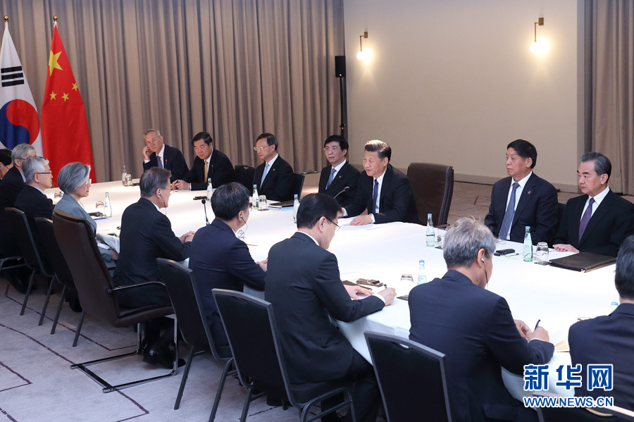 7月6日，國家主席習(xí)近平在柏林會(huì)見韓國總統(tǒng)文在寅。 新華社記者 王曄攝